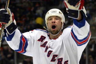 “HEARTBREAKING TRAGEDY: Former NHL Enforcer Chris Simon Dies by Suicide at 52 — Family Blames CTE as Hockey World Mourns the Loss of a Stanley Cup Champion and Indigenous Role Model in Alarming Reminder of Sport’s Darkest Toll”