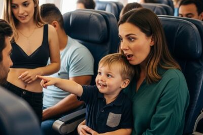 En ese instante de asombro en el aire, los ojos inocentes del niño se iluminaron de repente, mirando hacia adelante y gritando “¡Papá!” con entusiasmo. La madre miró la mano de su hijo y se quedó atónita.