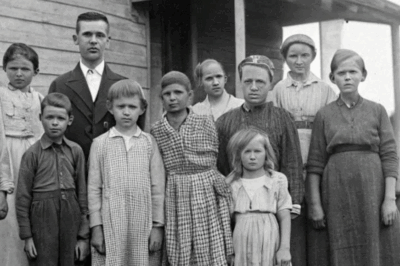 Tras generaciones de aislamiento, la familia comenzó a crecer de maneras que la ciencia no podía explicar.