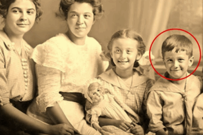 La Foto Familiarde1912que Oculta un Secreto Mortal Mira la Mano del Hermano La Verdad te Sorprenderá