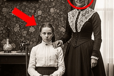 Una madre sonríe junto a su hija en 1909, pero la verdad ha dejado a los expertos sin palabras.