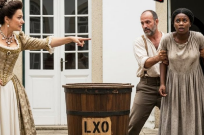 La duquesa gritó: “¡Tira esa cosa asquerosa a la basura!”, pero cuando el esclavo se levantó, todo cambió.