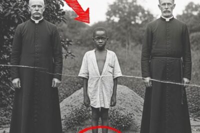Misioneros En Una Aldea Africana, 1912, Pero Lo Que Hay Debajo Revela Algo Oscuro
