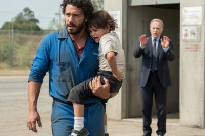 UN MECÁNICO LO PERDIÓ TODO POR SALVAR A UNA NIÑA. PERO AL DÍA SIGUIENTE, 5 COCHES DE LUJO RODEARON SU CASA.