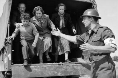 Cómo la Idea “LOCA” de un Soldado Canadiense Salvó a 34.000 Judíos del Exterminio