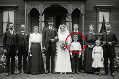 Una foto de boda de 1905 parece normal, pero en el fondo los historiadores quedan impactados.