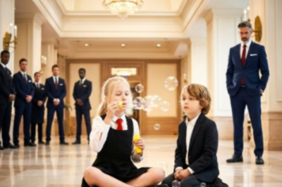 La hija de una criada hizo burbujas para calmar a un niño en crisis, sin saber que su padre multimillonario la estaba mirando.