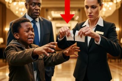 Gerente de banco rompe el cheque de un niño… se arrepiente al instante