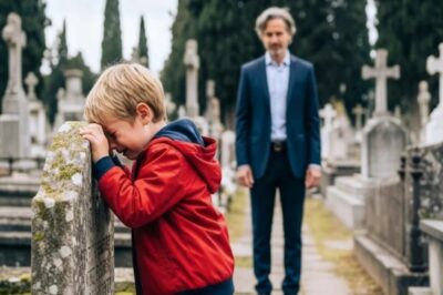 Al Visitar La Lápida De Su Hijo, El Multimillonario Se Detiene Al Oír A Un Niño Llamarlo